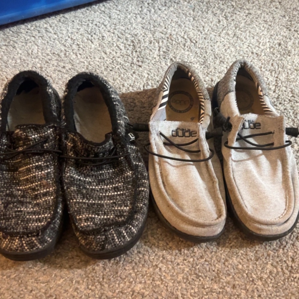 2 pairs of hey dudes used